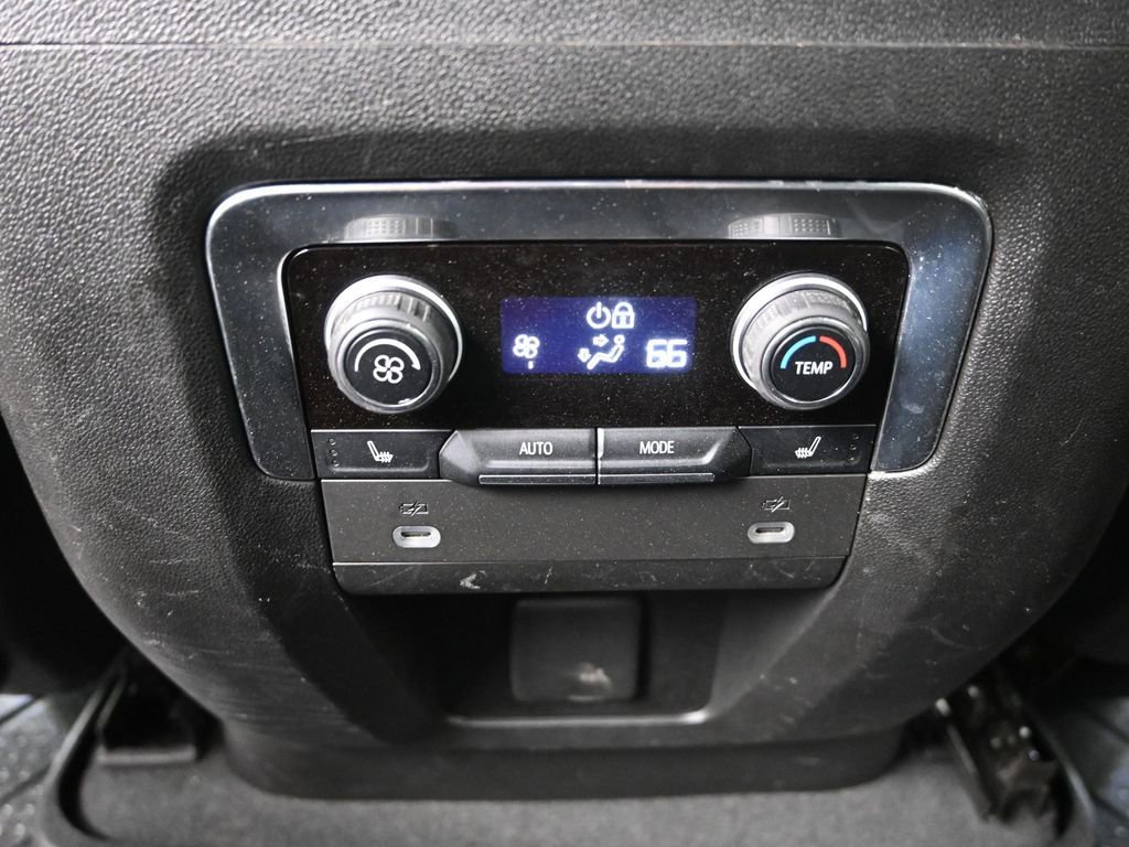 Used 2022 Chevrolet Suburban RST w/ Sport Performance Package AWD/4WD image 32