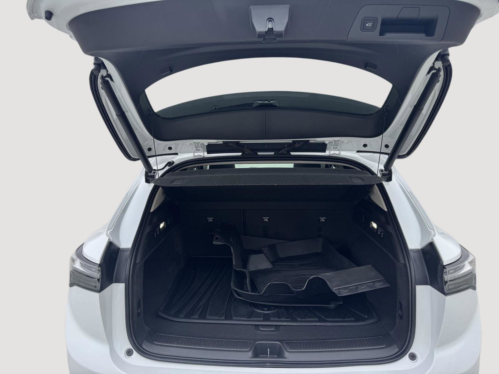 Used 2022 Buick Envision Avenir w/ Technology Package II image 24