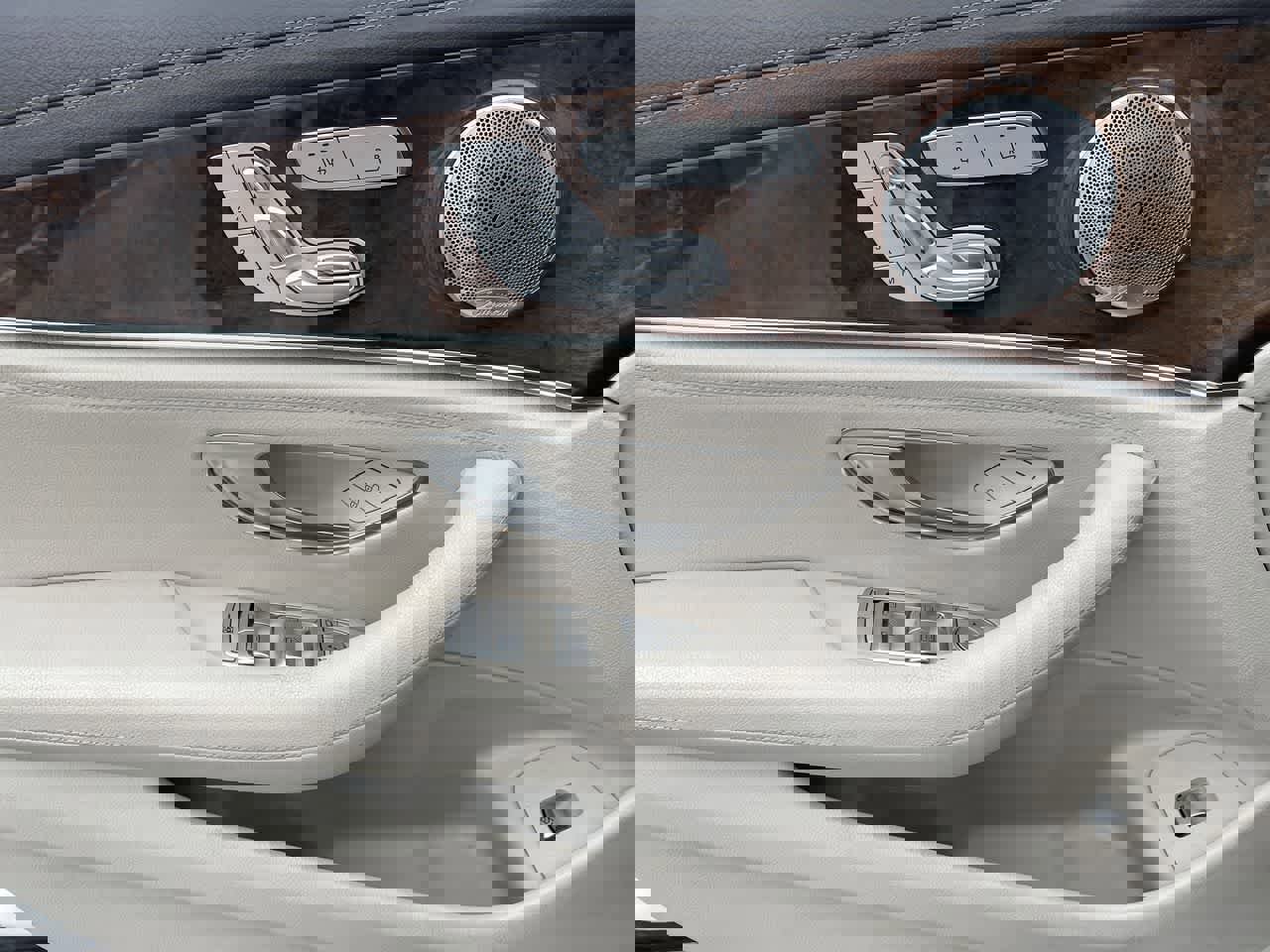 Used 2017 Mercedes-Benz E 400 4MATIC Wagon image 33