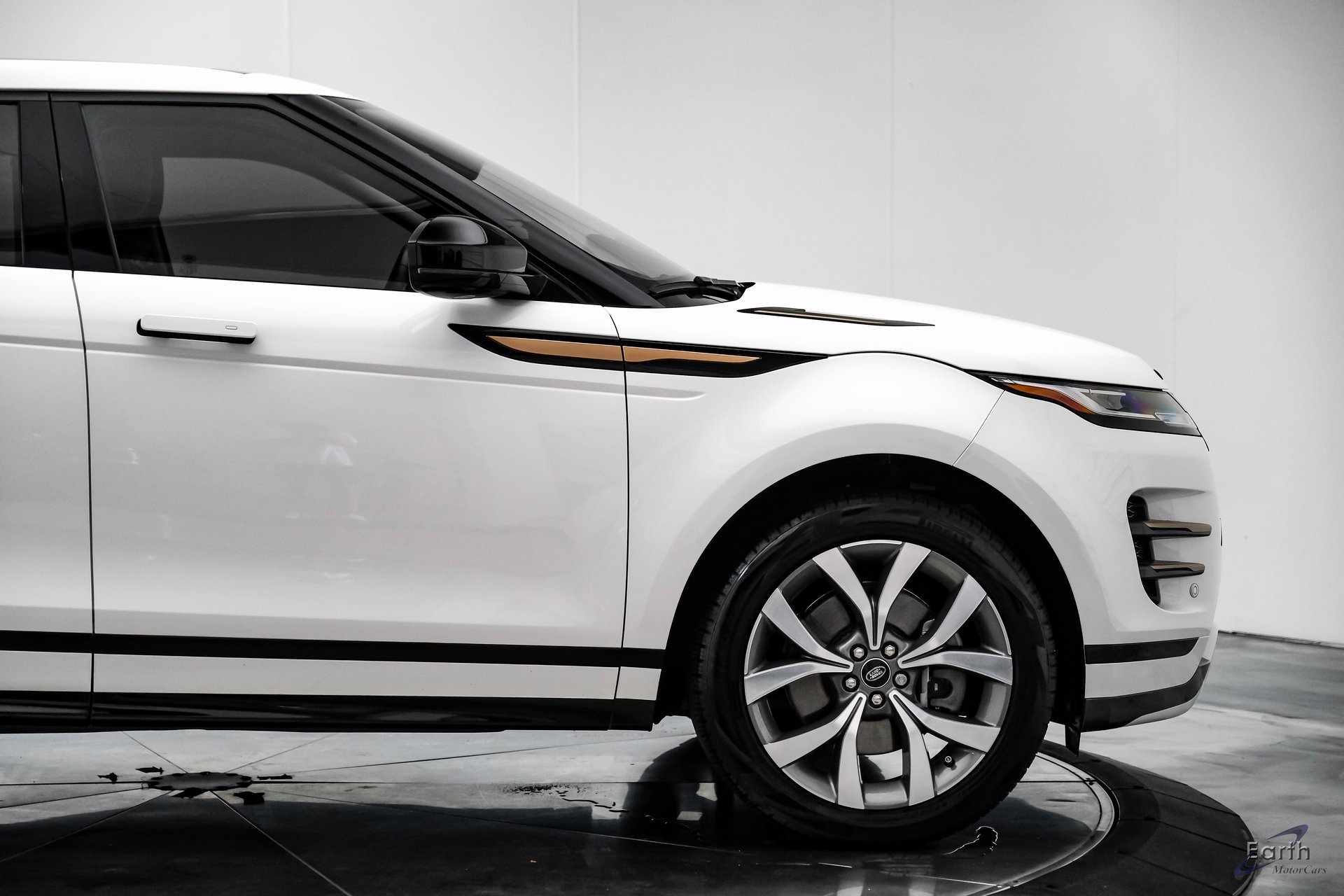 Used 2023 Land Rover Range Rover Evoque R-Dynamic S image 16