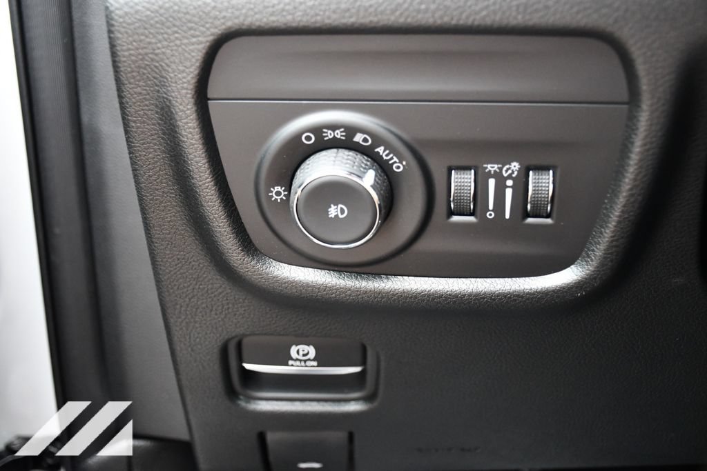 Used 2023 Jeep Grand Cherokee Limited AWD/4WD image 16