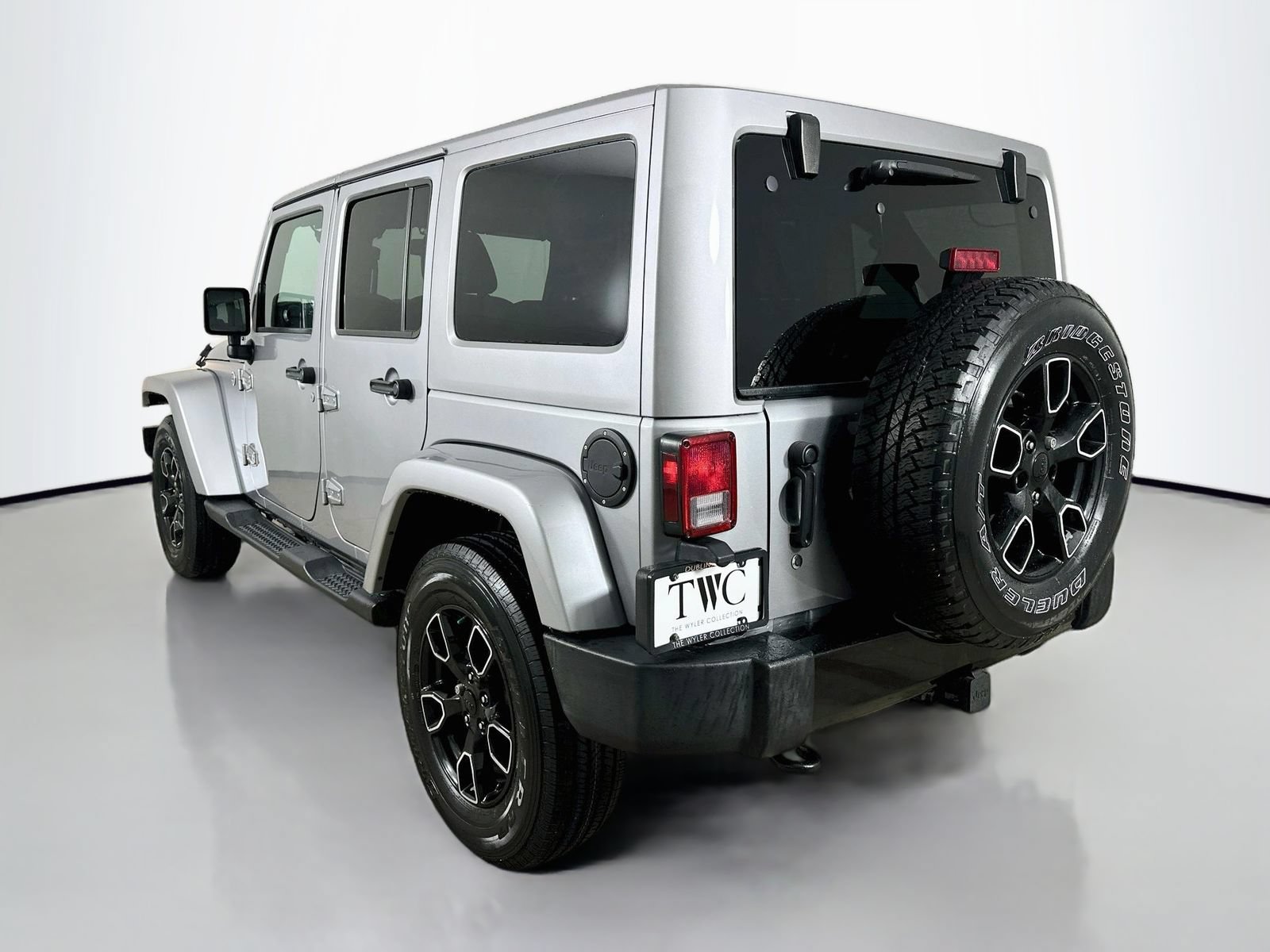 Used 2018 Jeep Wrangler Unlimited Sahara AWD/4WD image 7