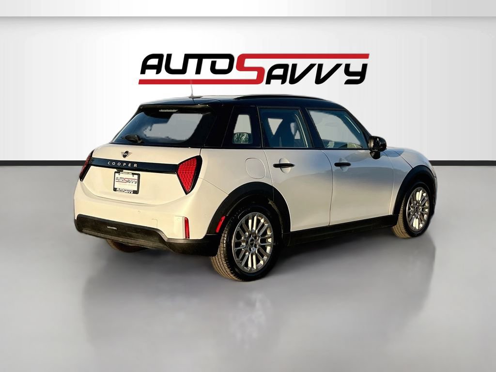 Used 2025 MINI Cooper 4-Door Hardtop FWD image 7