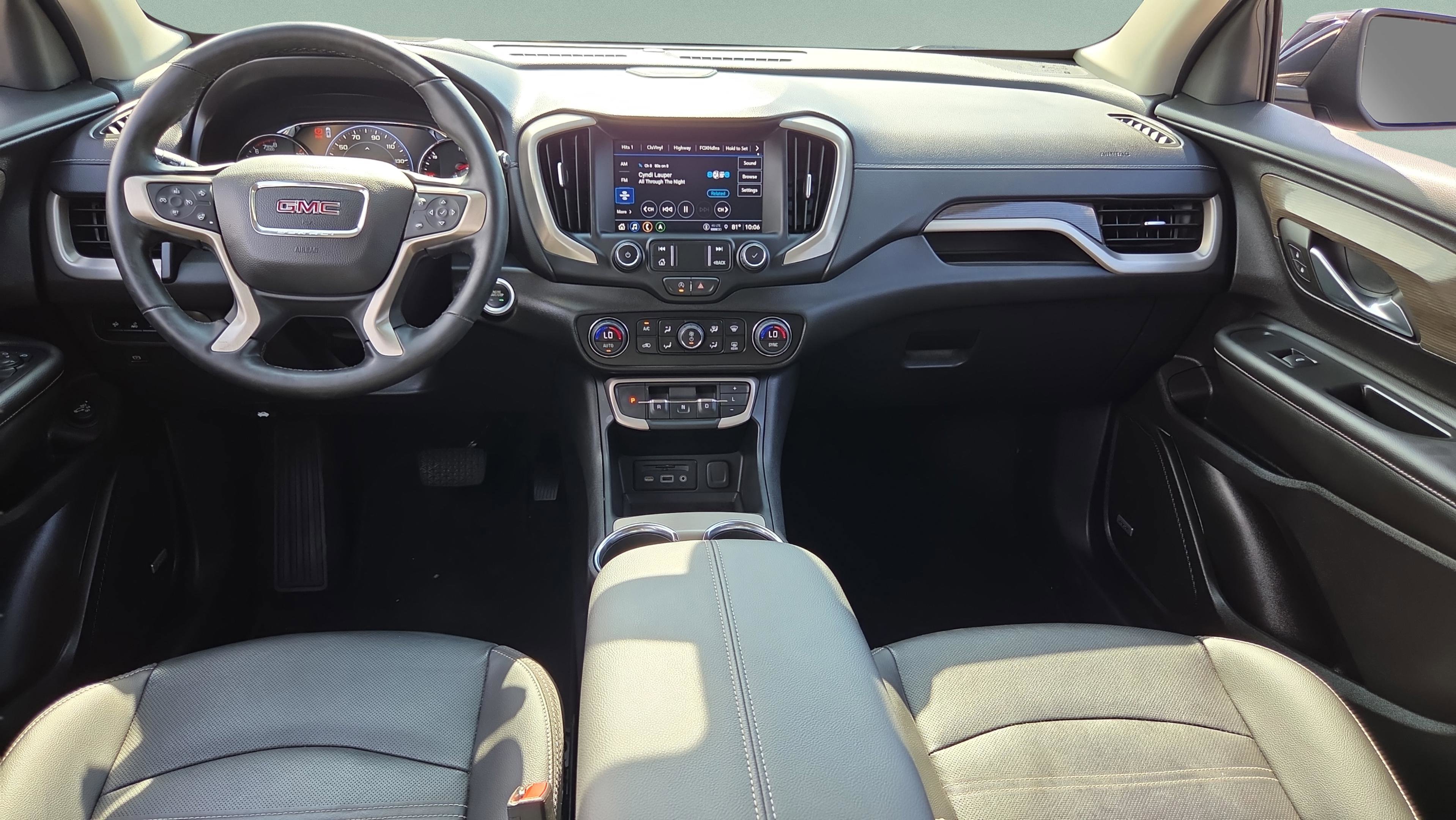 Used 2024 GMC Terrain Denali w/ Denali Premium Package AWD/4WD image 12