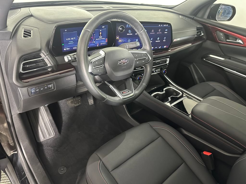 Used 2025 Chevrolet Traverse Z71 w/ LPO, Floor Liner Package AWD/4WD image 11