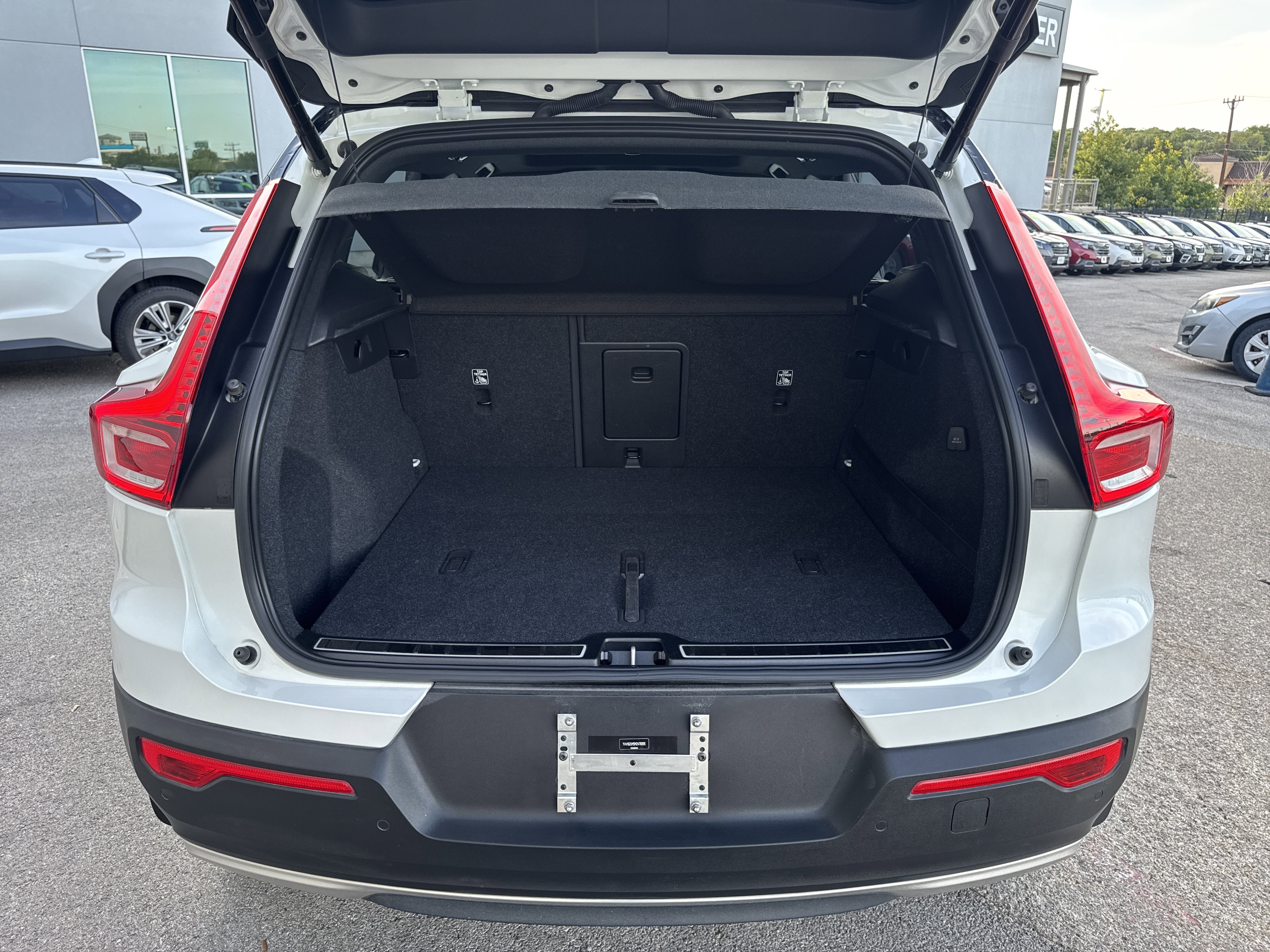 Used 2021 Volvo XC40 T5 R-Design w/ Advanced Package AWD/4WD image 12