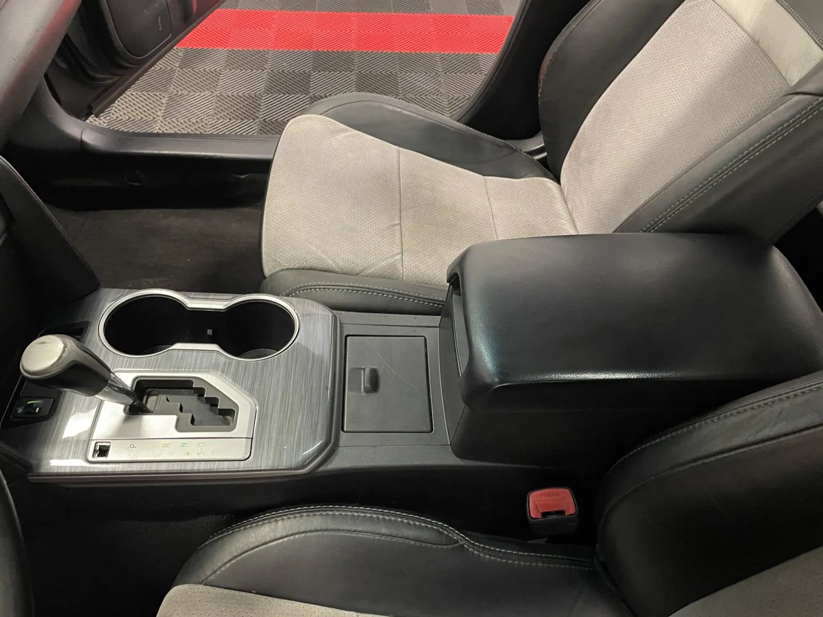Used 2013 Toyota Camry SE w/ Leather Pkg FWD image 33