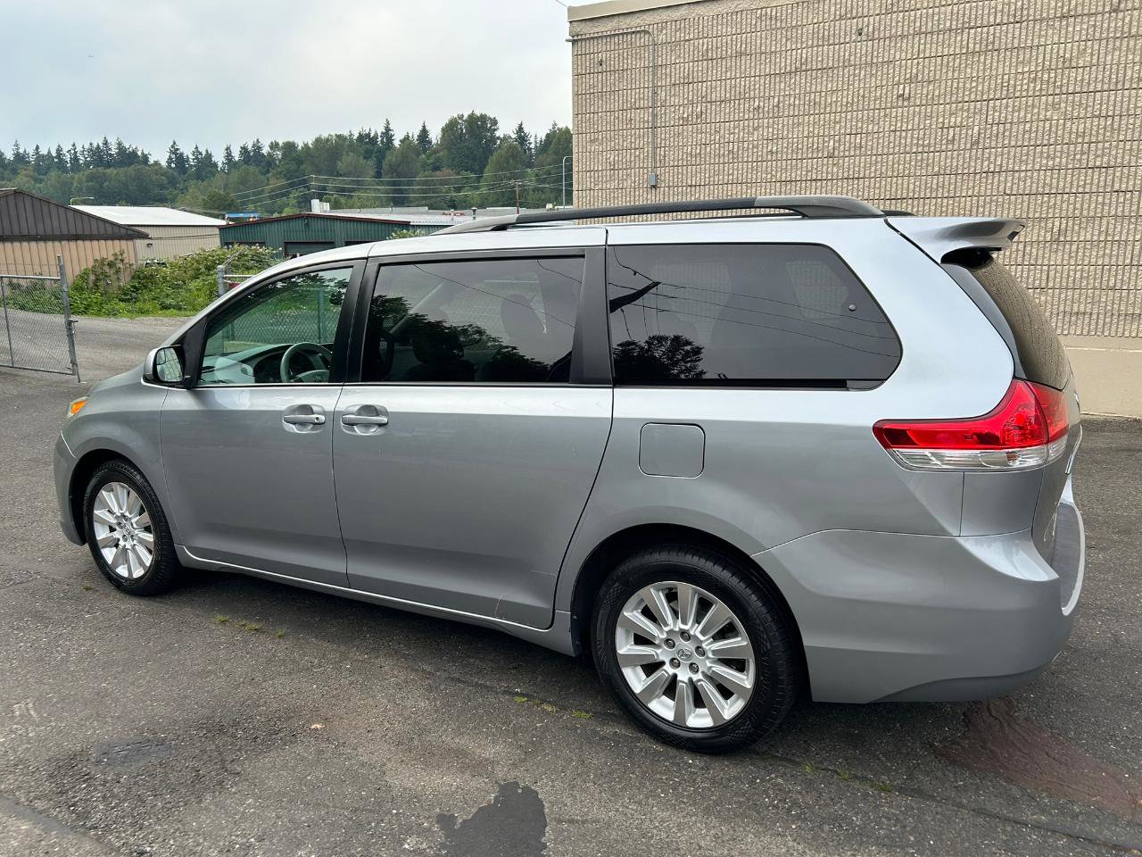 Used 2014 Toyota Sienna XLE AWD/4WD image 7