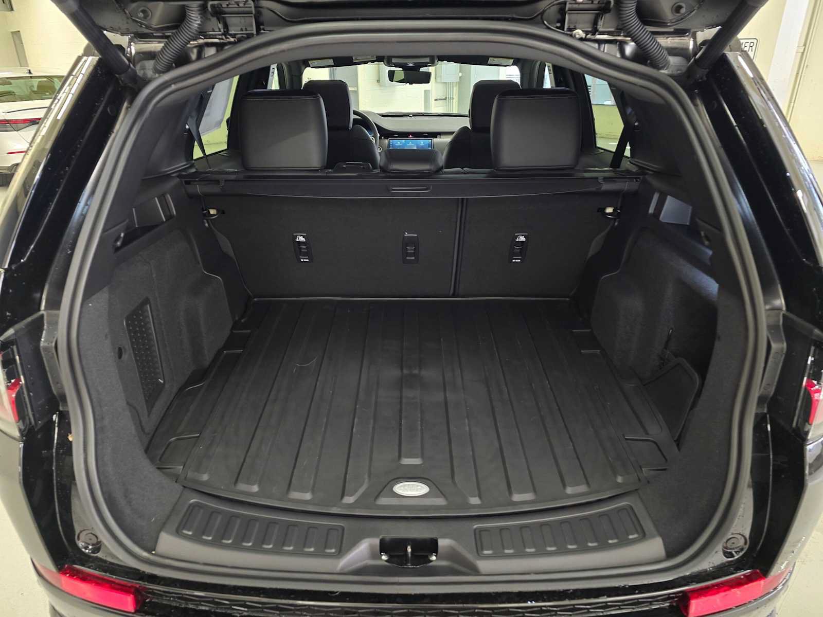 New 2026 Land Rover Discovery Sport Landmark AWD/4WD image 14