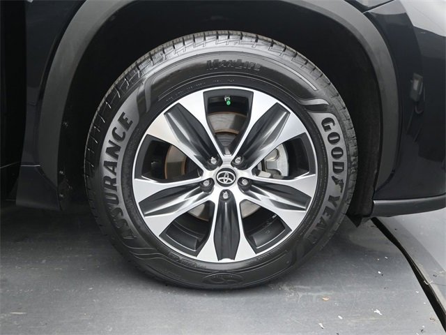 Used 2021 Toyota Highlander XLE image 20