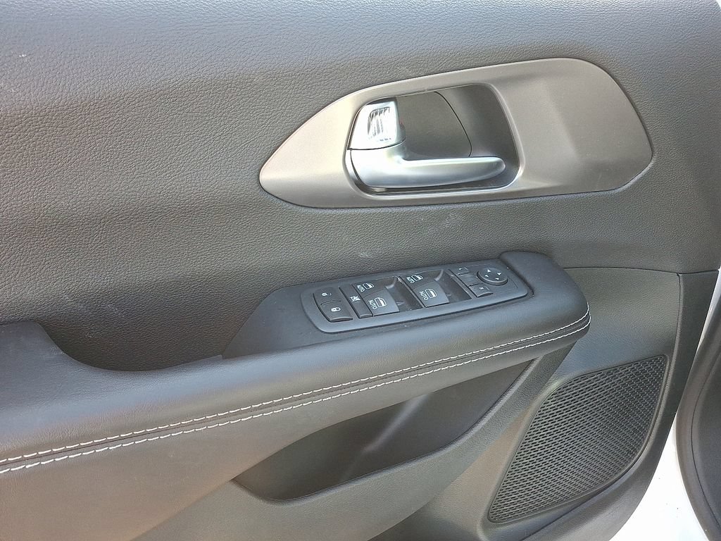 New 2026 Chrysler Voyager LX FWD image 9