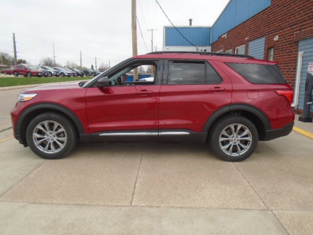 Used 2023 Ford Explorer XLT w/ Equipment Group 202A image 2