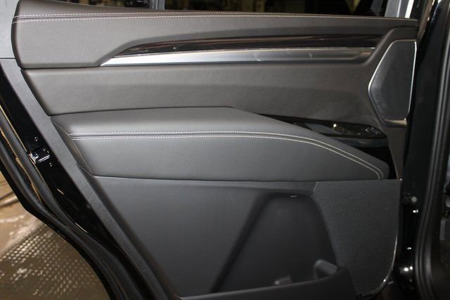 New 2026 Cadillac Escalade Luxury w/ Touring Package image 15