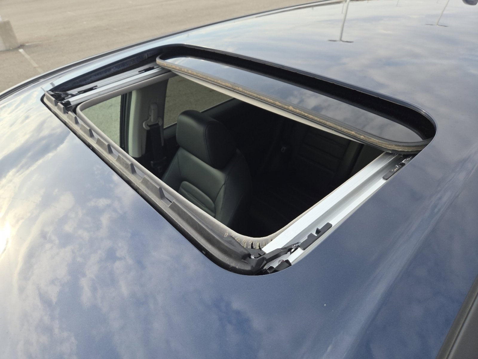 Used 2024 Honda CR-V EX-L image 4