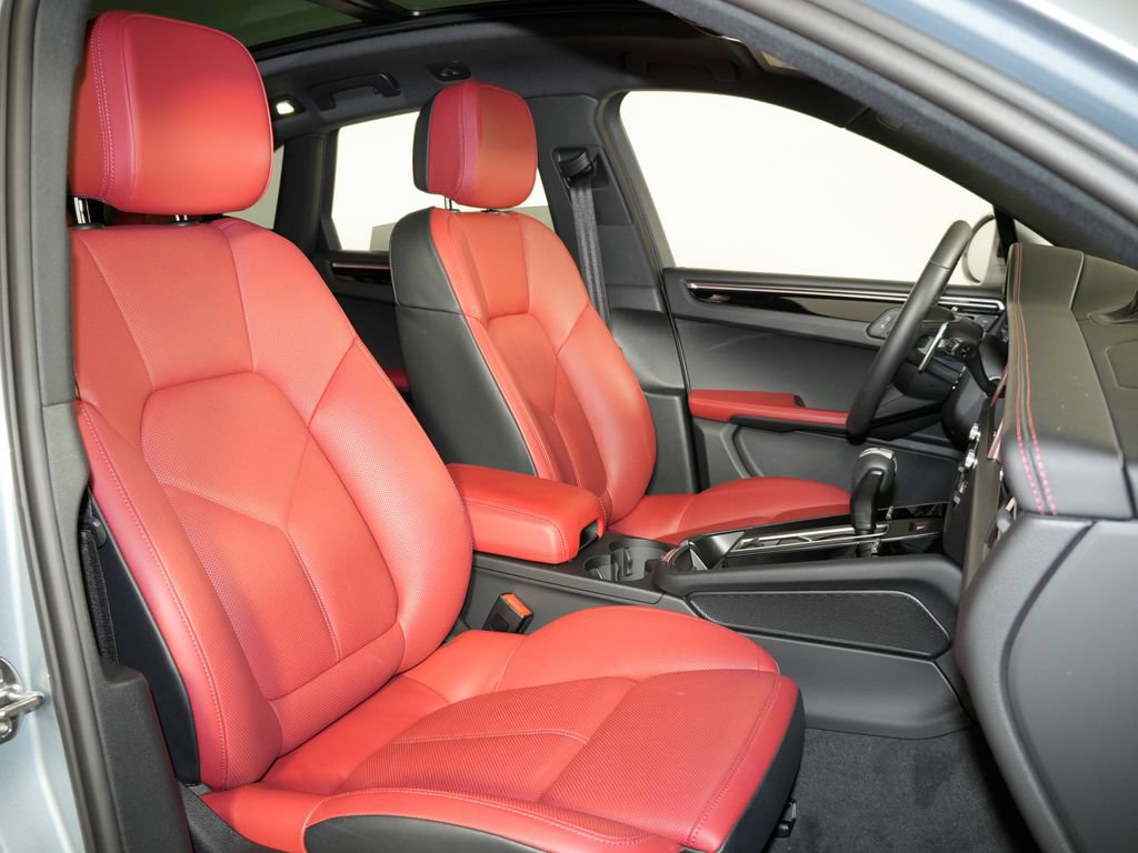 Certified 2026 Porsche Macan S AWD/4WD image 42