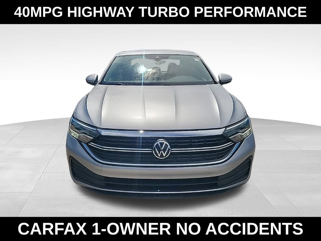 Used 2024 Volkswagen Jetta SE FWD image 3