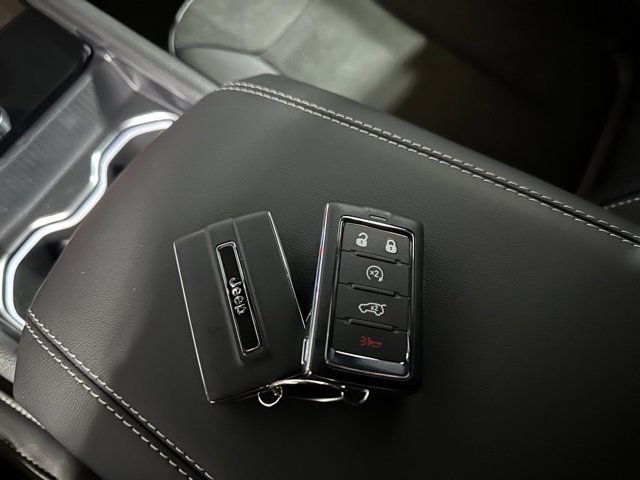 New 2024 Jeep Grand Cherokee L Altitude image 22