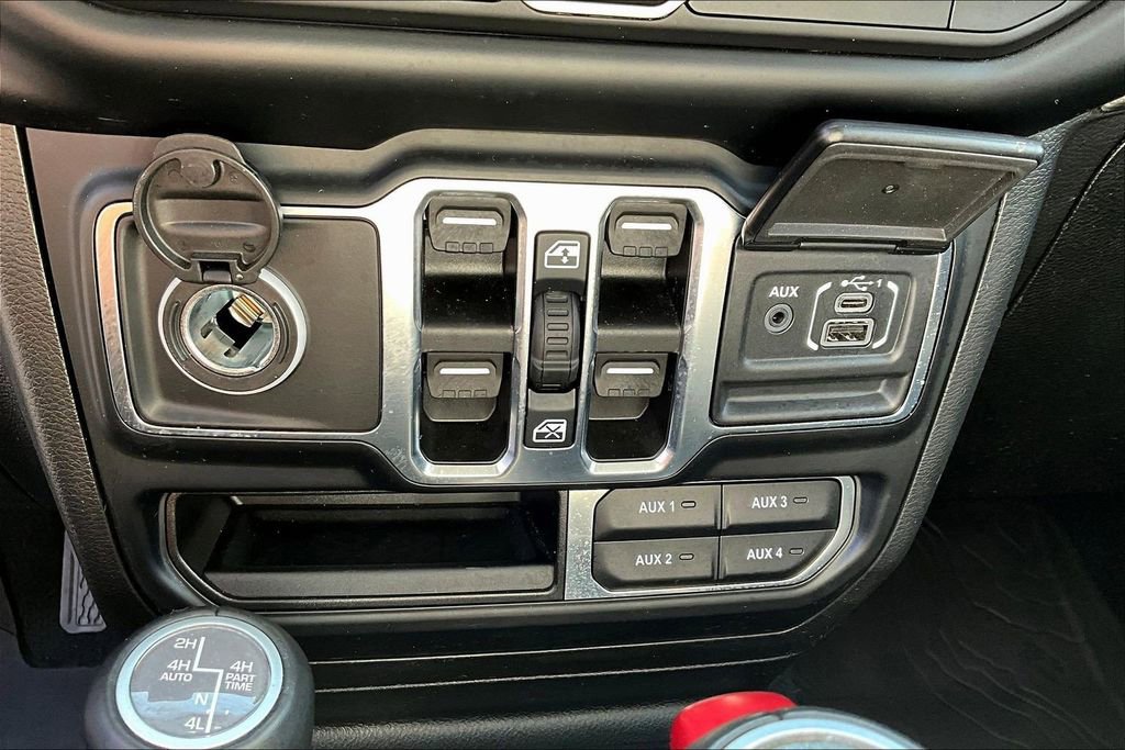 Used 2023 Jeep Wrangler Unlimited Sahara w/ Cold Weather Group image 15