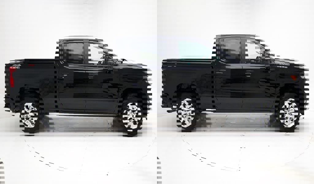 Used 2024 Chevrolet Silverado 1500 Custom AWD/4WD image 3