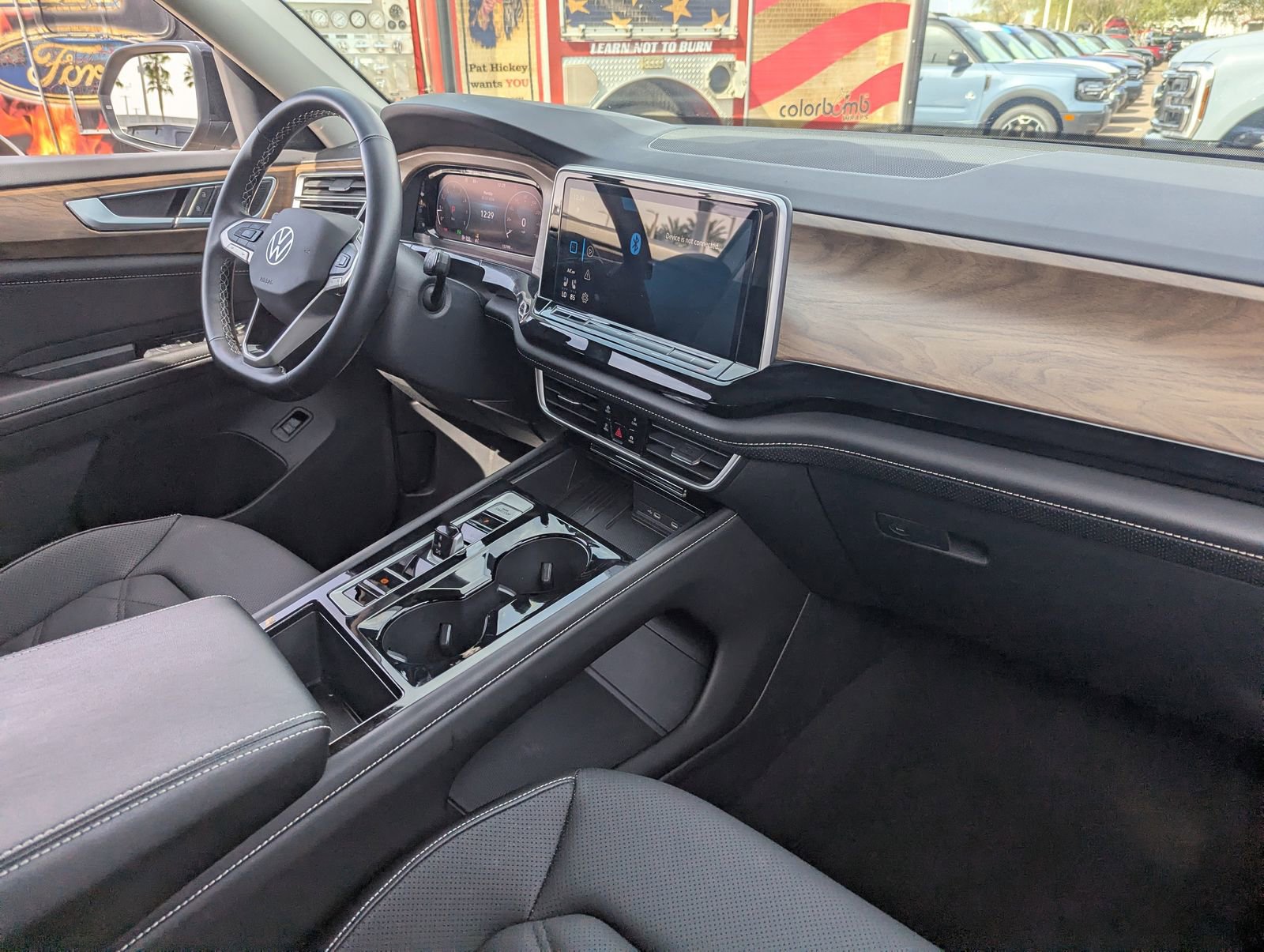 Used 2025 Volkswagen Atlas SE image 12