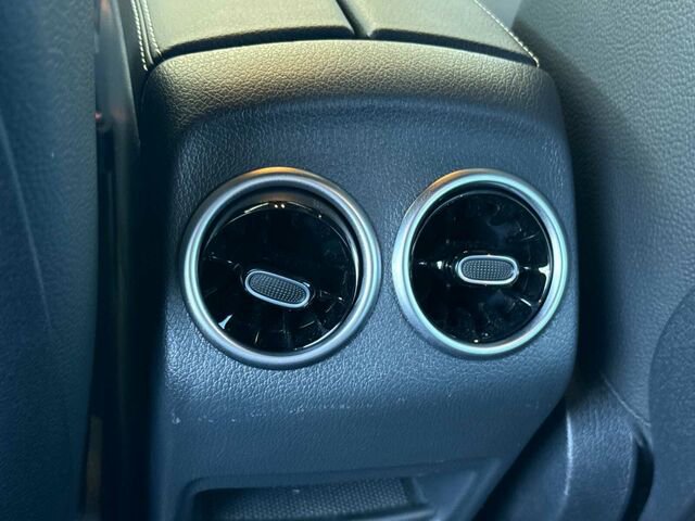 Used 2025 Mercedes-Benz GLB 250 4MATIC image 16