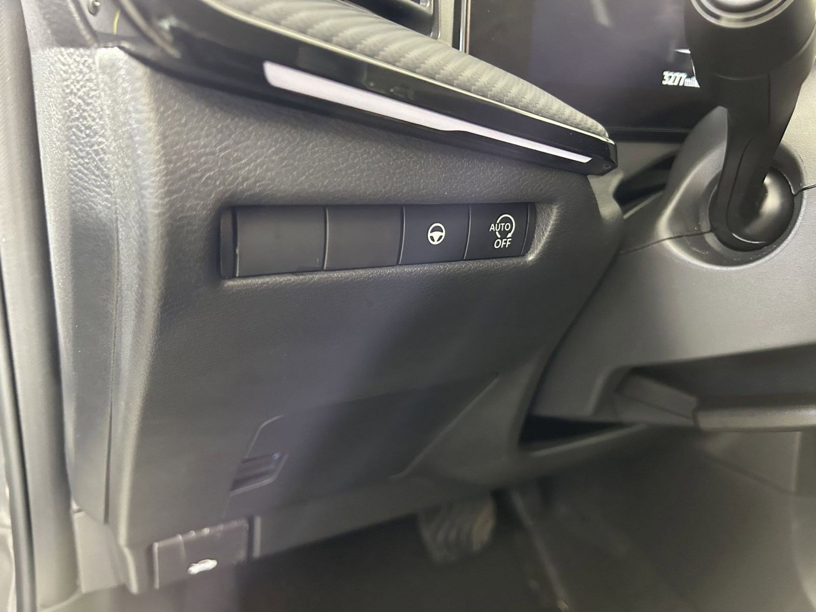 Used 2025 Nissan Kicks SR image 17