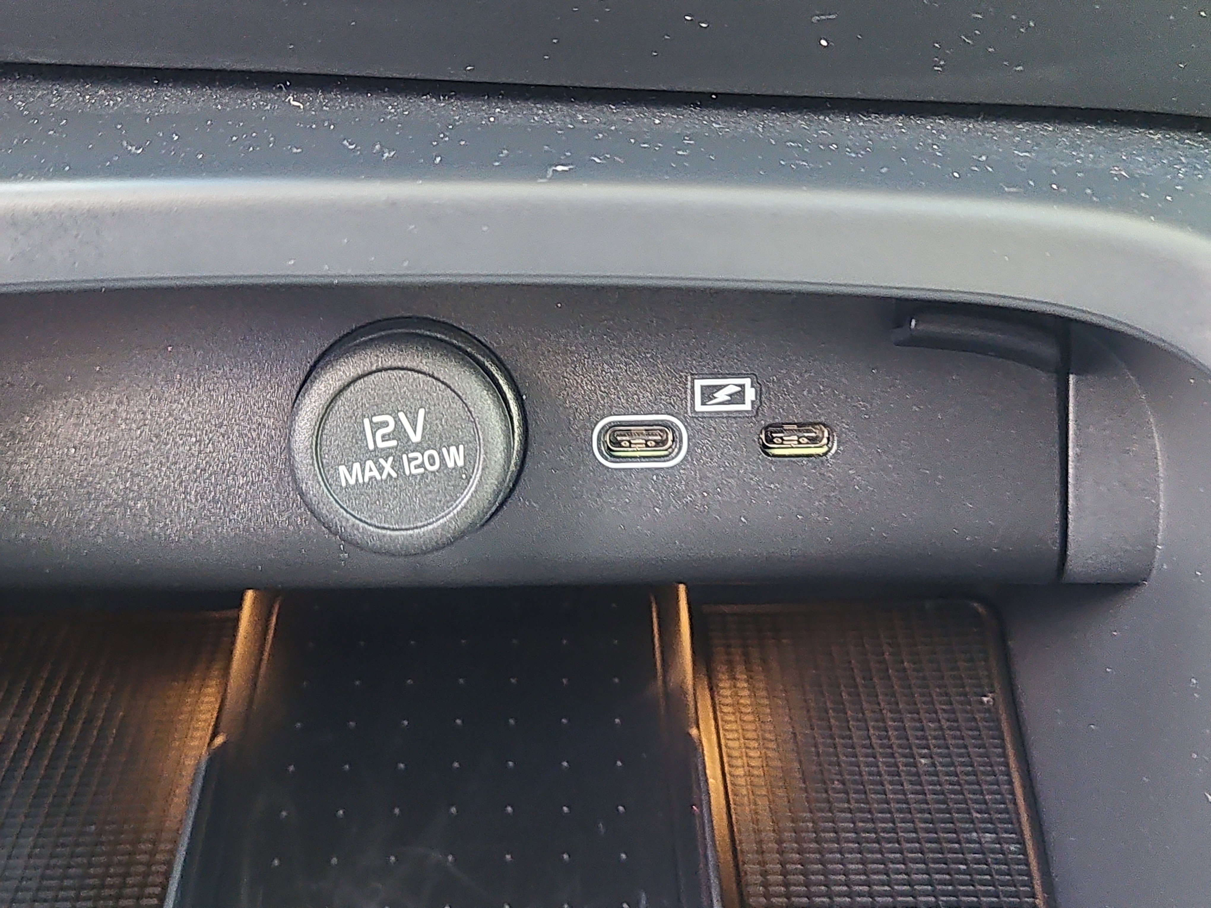 Used 2025 Volvo XC40 B5 Plus w/ Protection Package Premier image 10