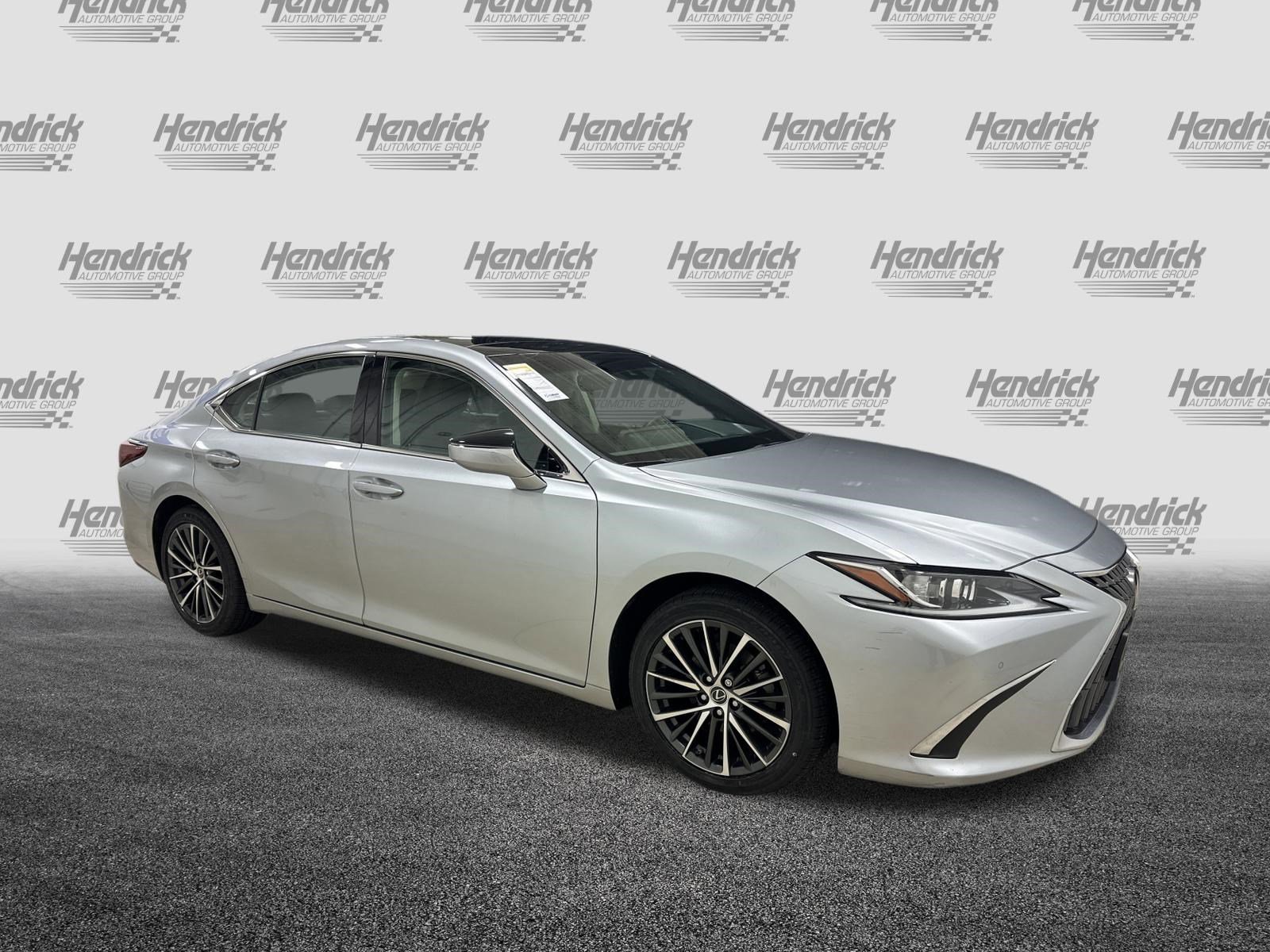 Used 2023 Lexus ES 350 w/ Premium Package FWD image 2