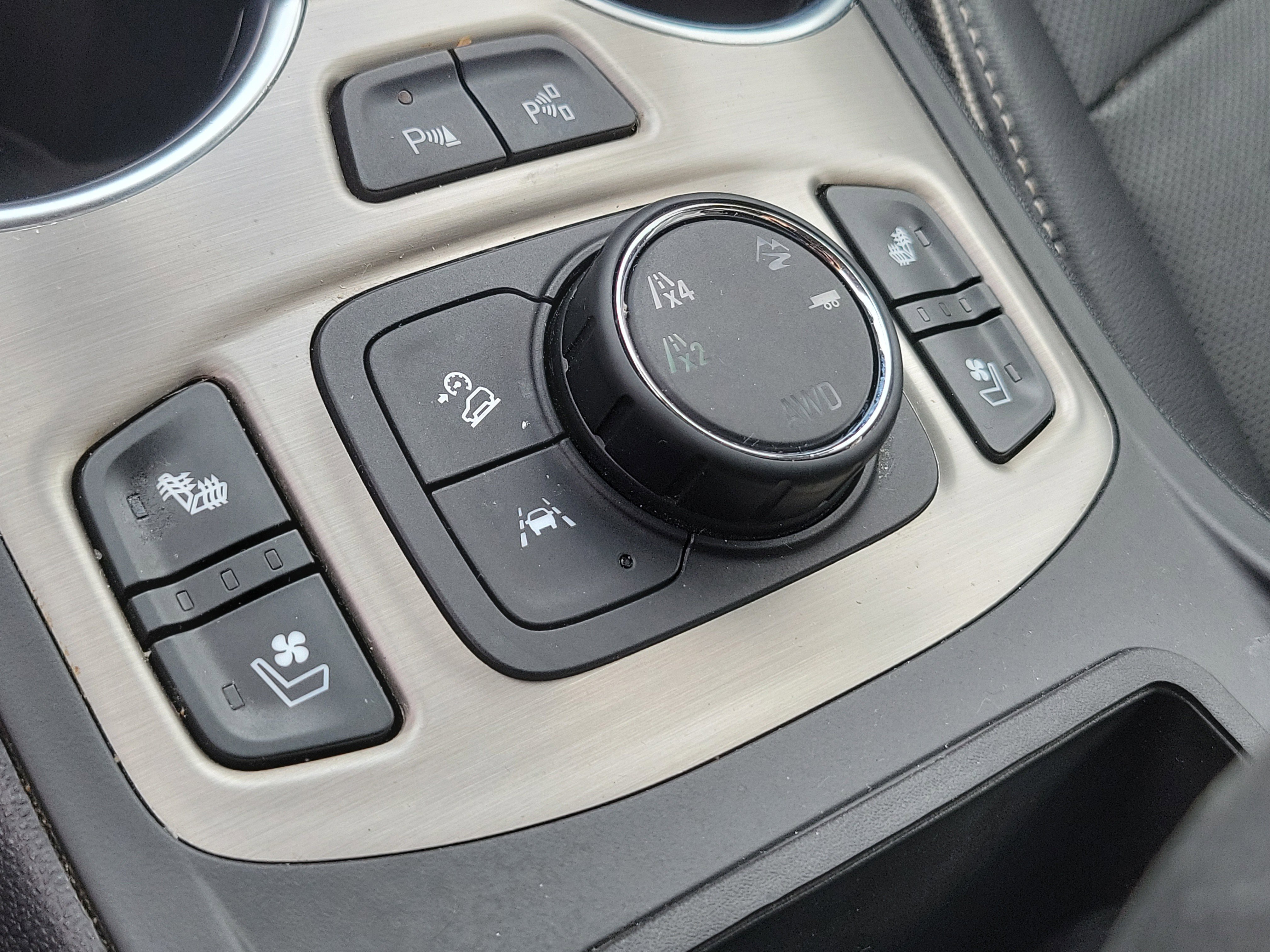 Used 2018 GMC Terrain Denali w/ Advanced Safety Package image 32