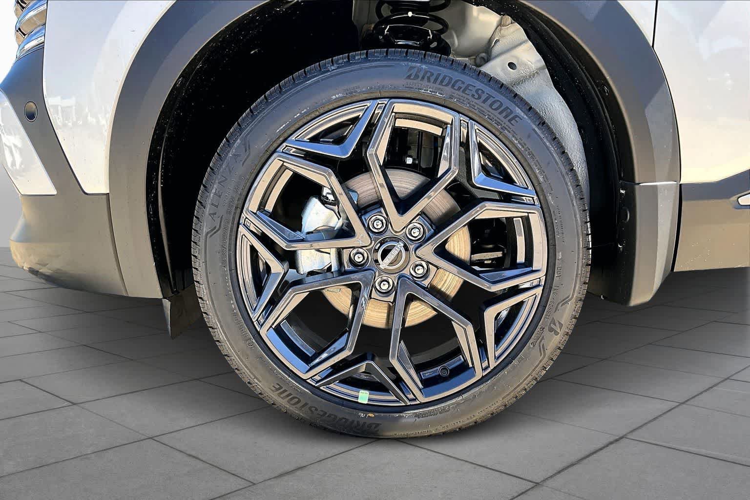 New 2026 Nissan Kicks SR FWD image 8
