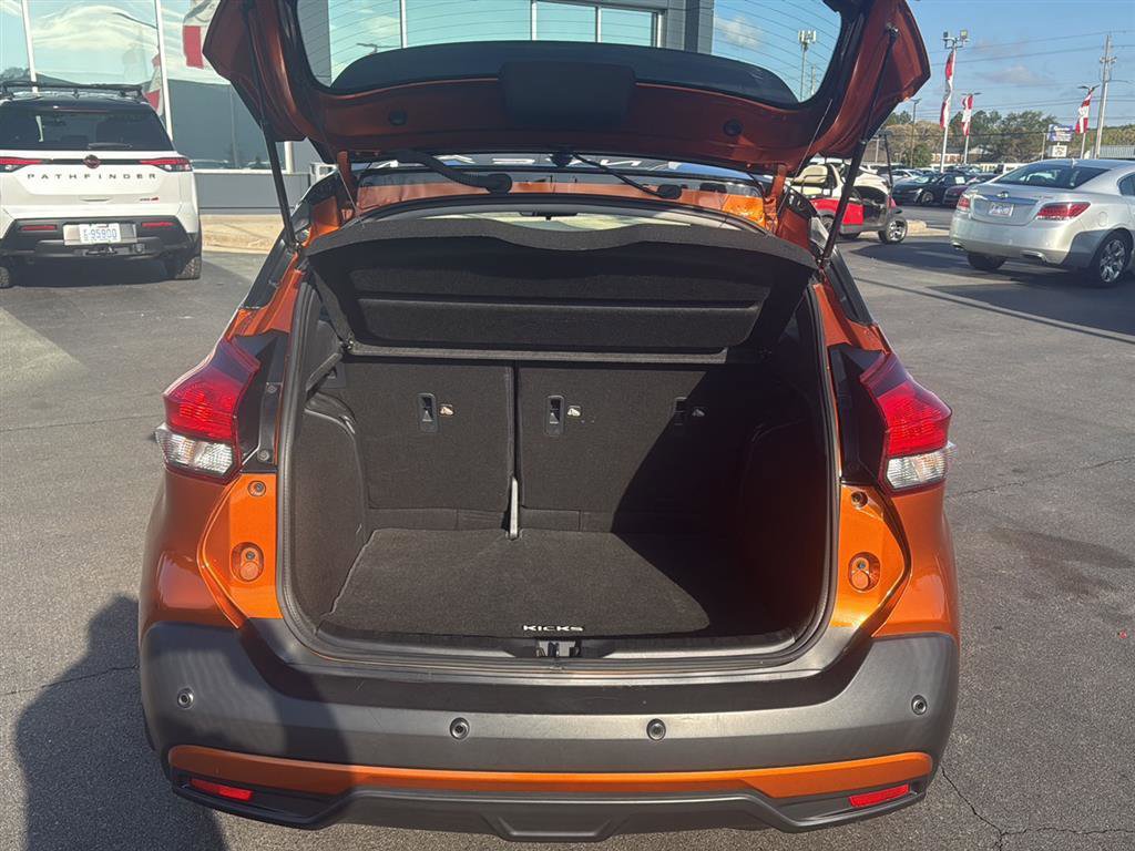 Used 2020 Nissan Kicks SR image 8