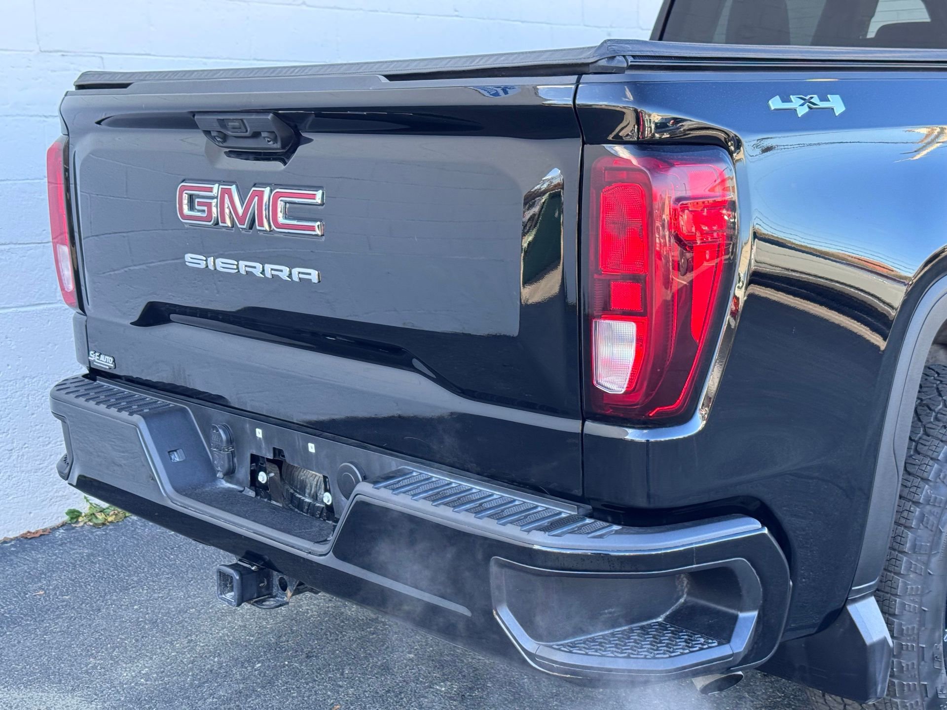Used 2024 GMC Sierra 1500 Pro w/ Graphite Edition image 7