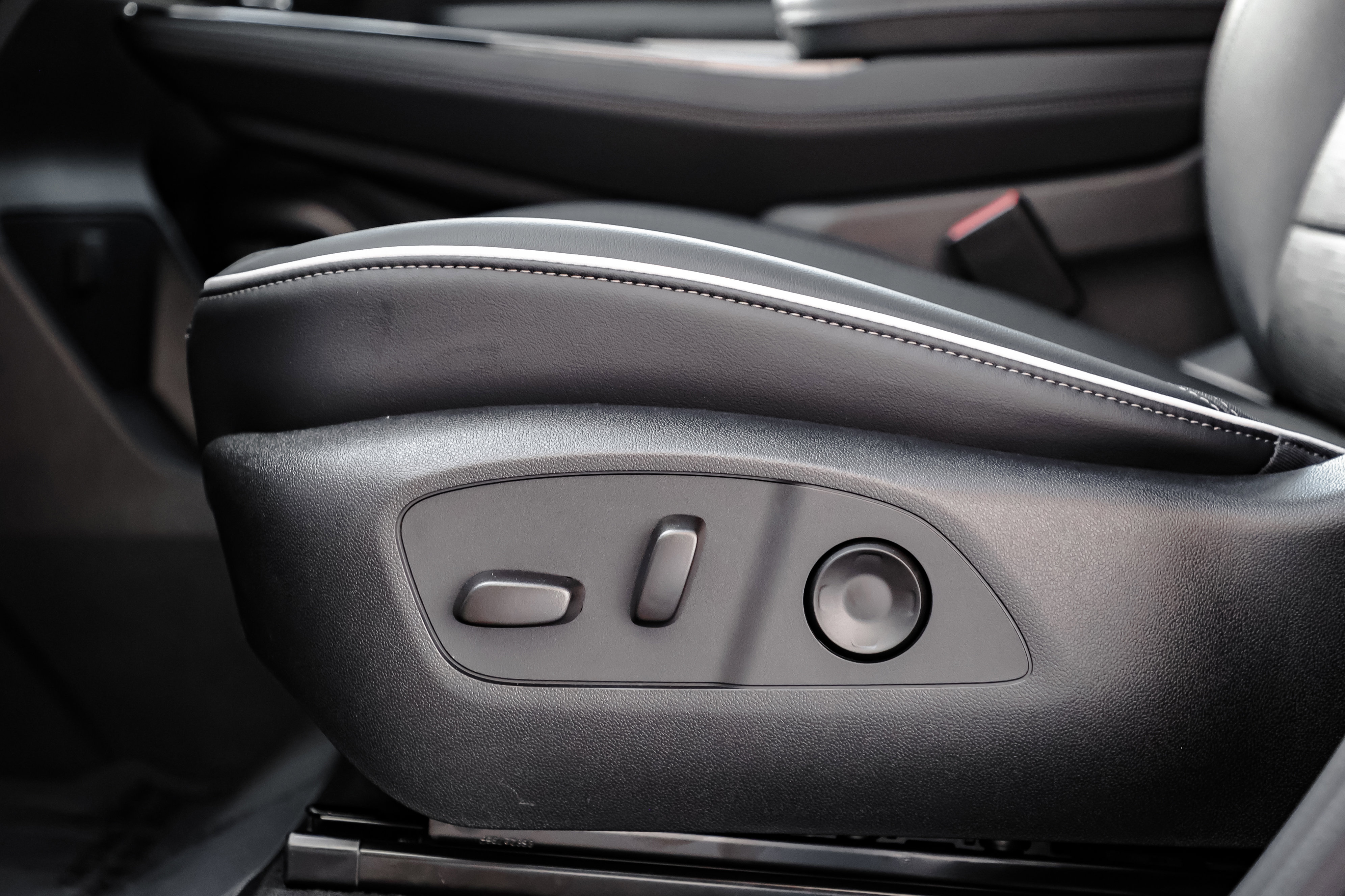 New 2026 Buick Enclave Sport Touring w/ Power Package image 7