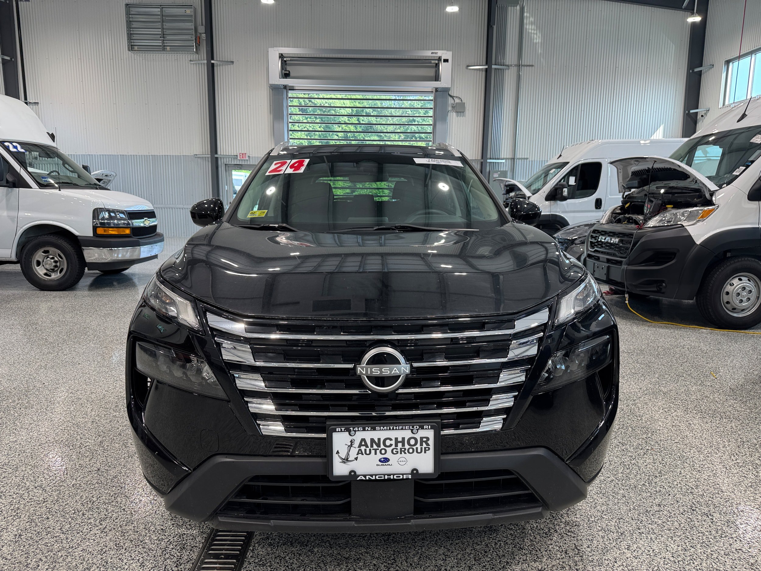 Used 2024 Nissan Rogue SV w/ SV Premium Package AWD/4WD image 2