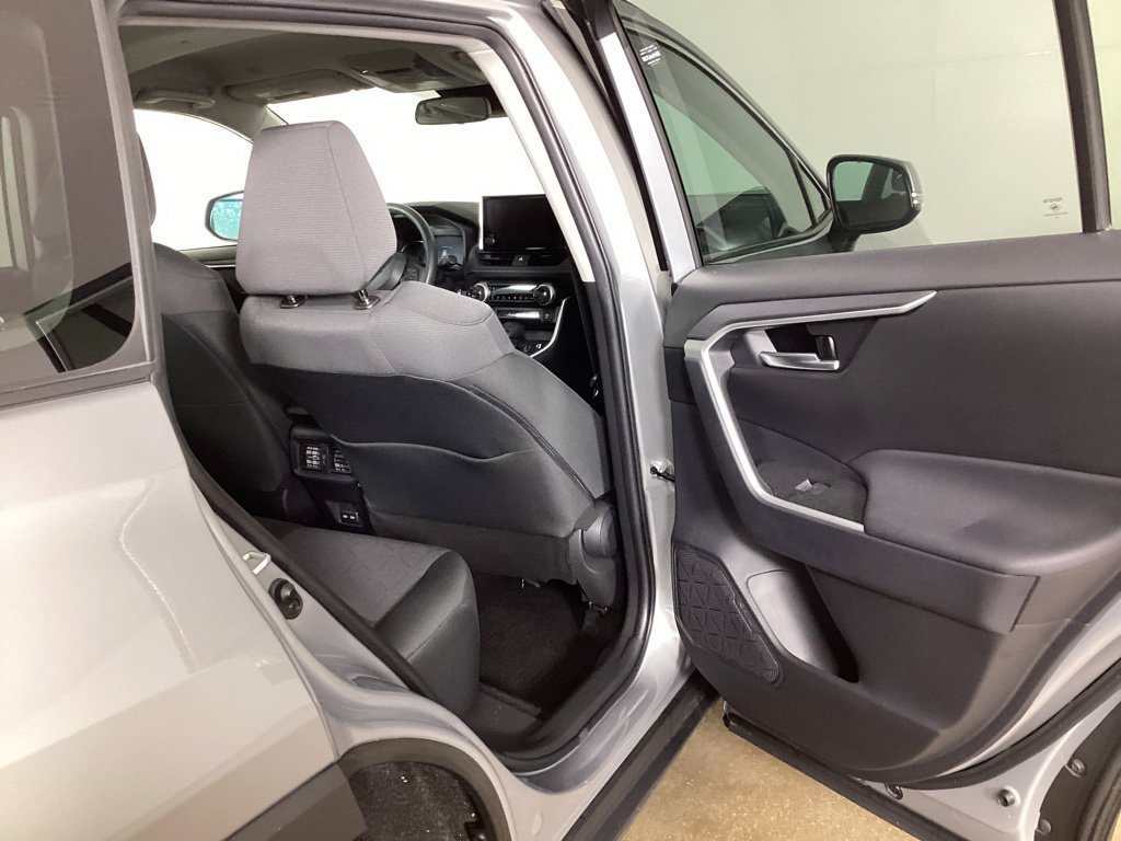 Used 2025 Toyota RAV4 XLE AWD/4WD image 24