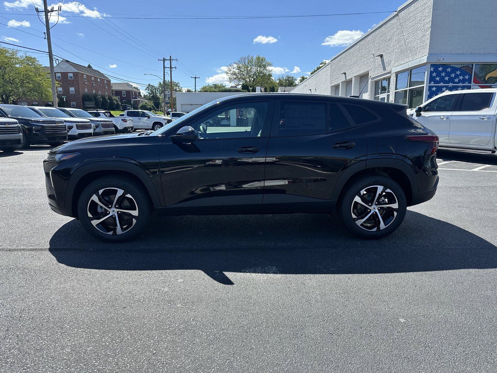 New 2026 Chevrolet Trax RS w/ Sunroof Package FWD image 4