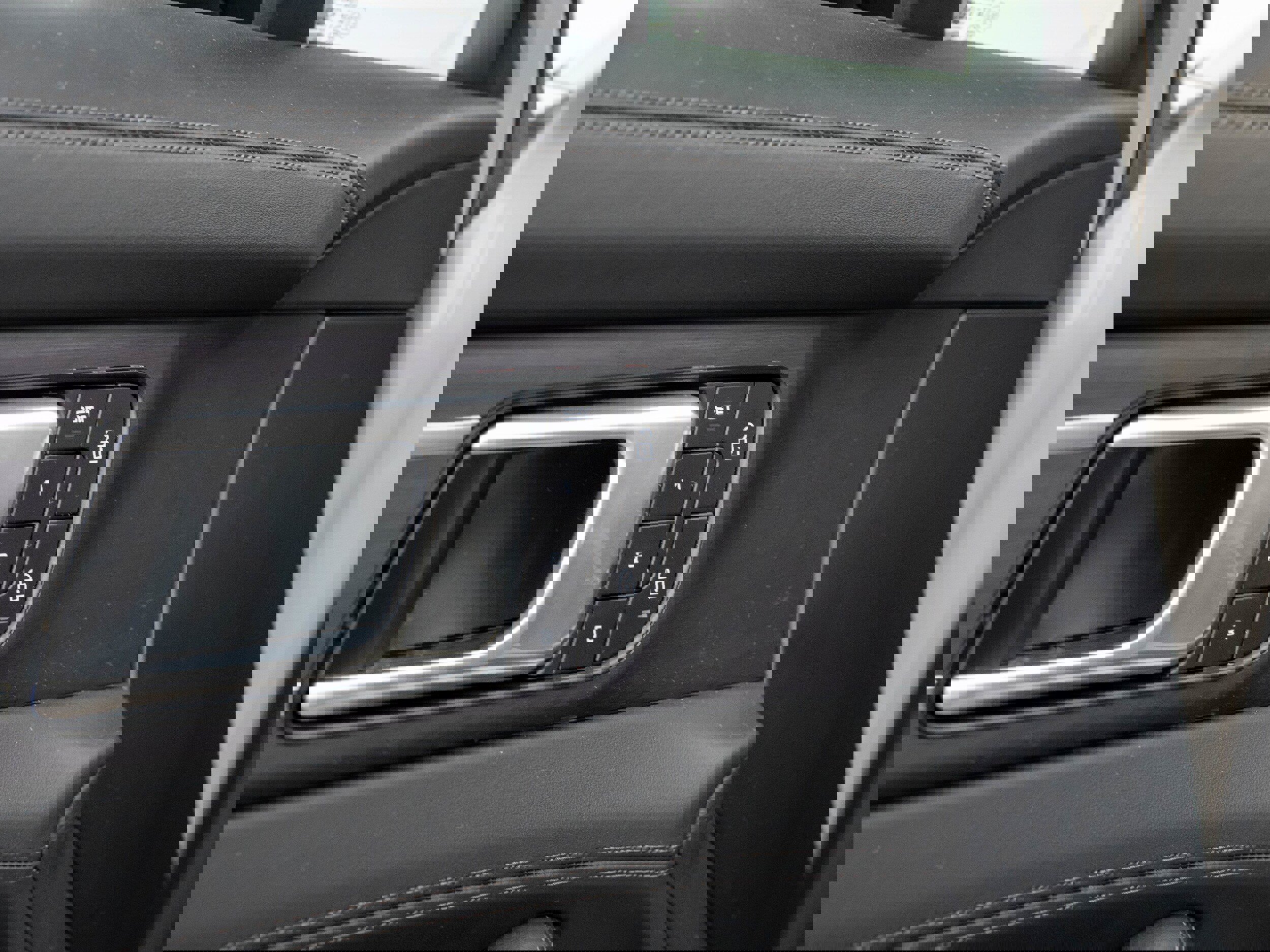 Used 2022 Porsche Panamera GTS w/ Premium Package image 28