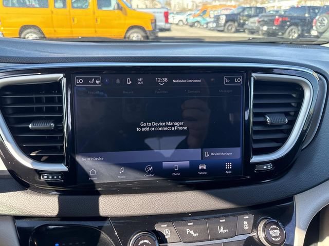 Used 2024 Chrysler Pacifica Touring-L FWD image 20