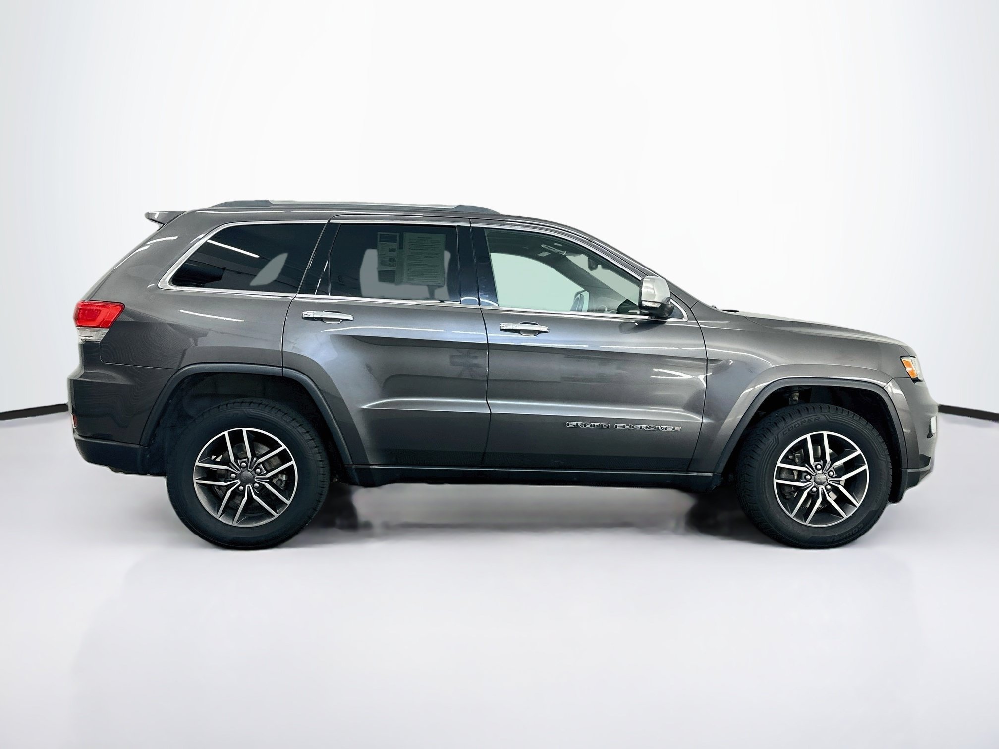 Used 2019 Jeep Grand Cherokee Limited AWD/4WD image 10