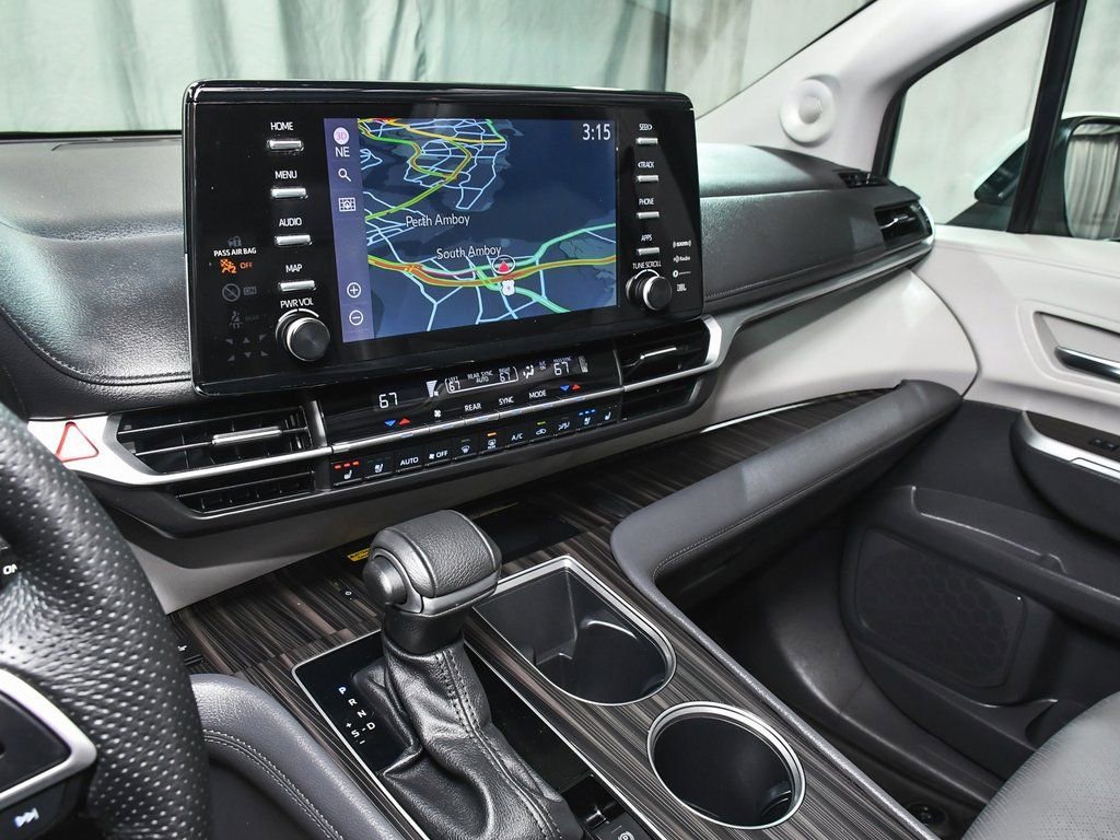 Used 2023 Toyota Sienna Limited image 36