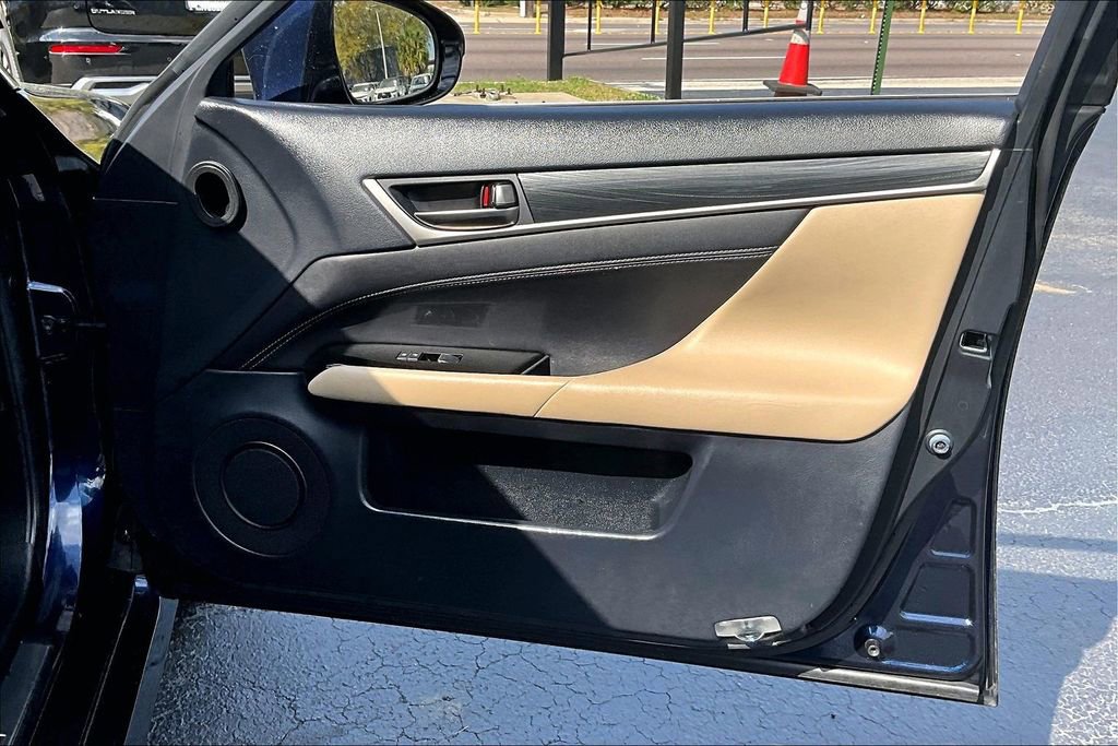 Used 2016 Lexus GS 200t RWD image 26