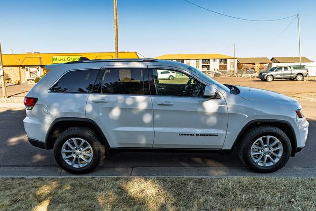 Used 2021 Jeep Grand Cherokee Laredo AWD/4WD image 4