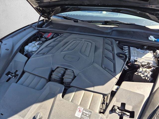 Used 2025 Porsche Cayenne GTS AWD/4WD image 21