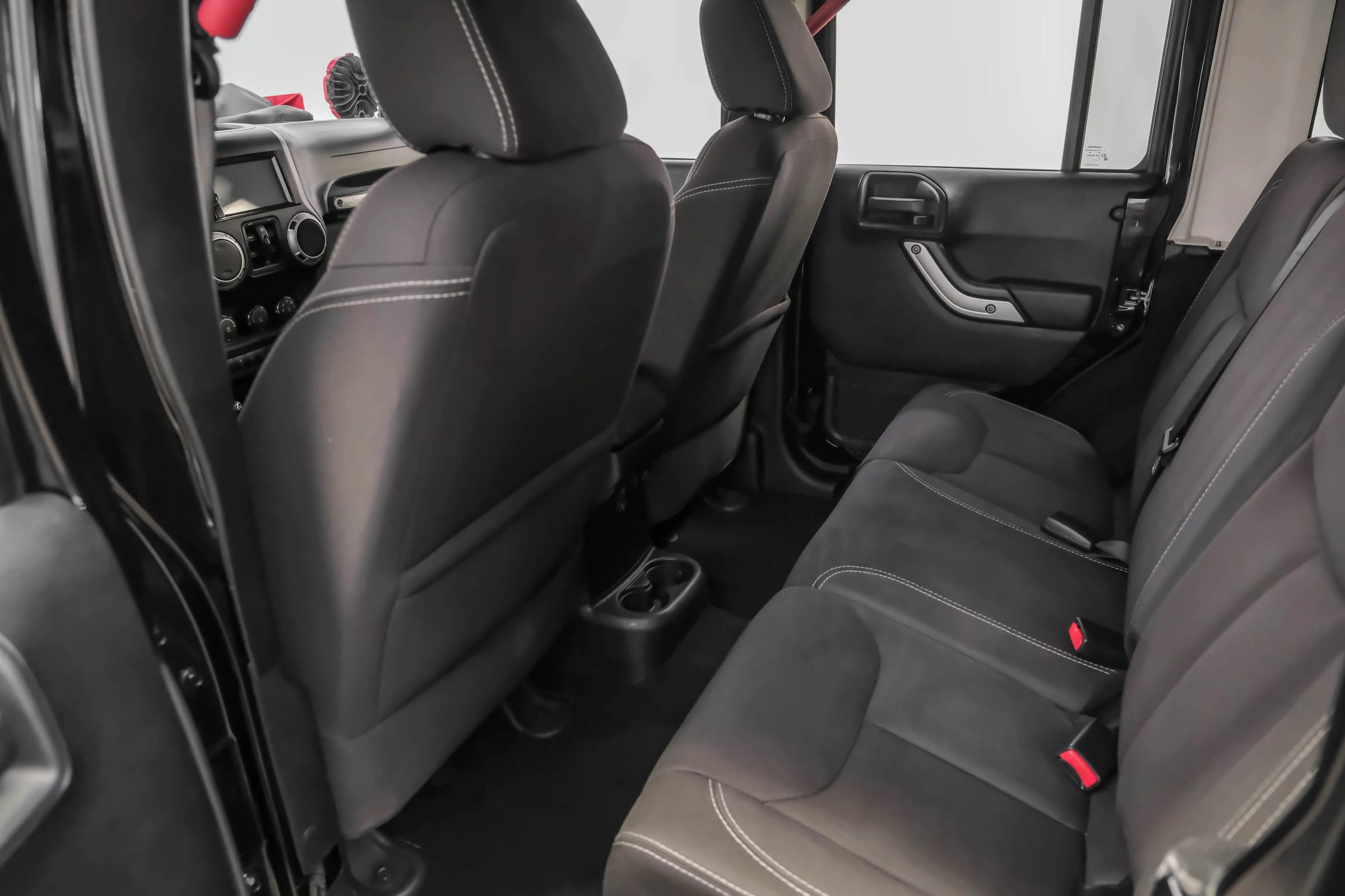 Used 2014 Jeep Wrangler Unlimited Sahara image 29