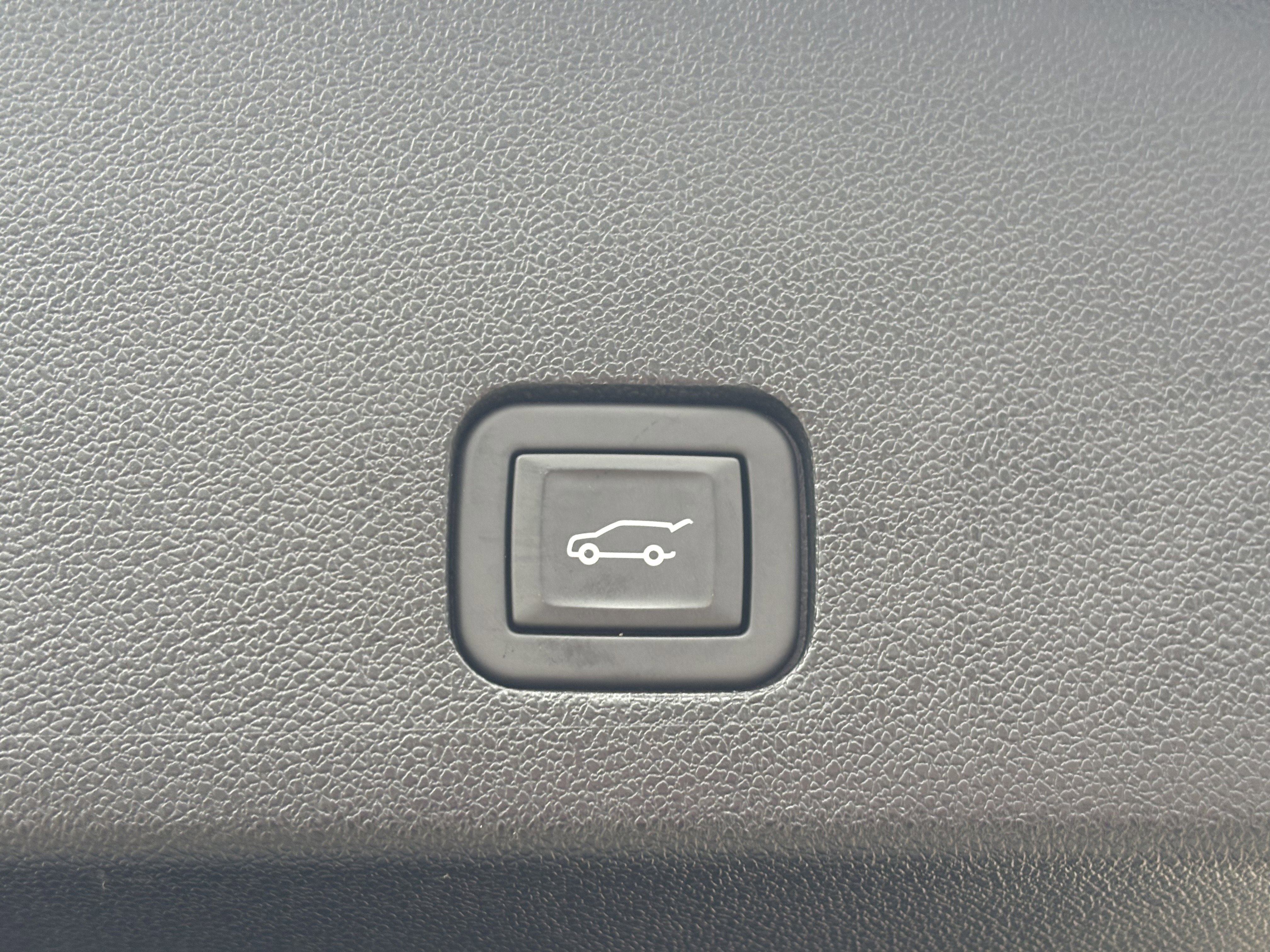 Used 2024 Cadillac XT6 Luxury w/ LPO, Floor Liner Package image 11