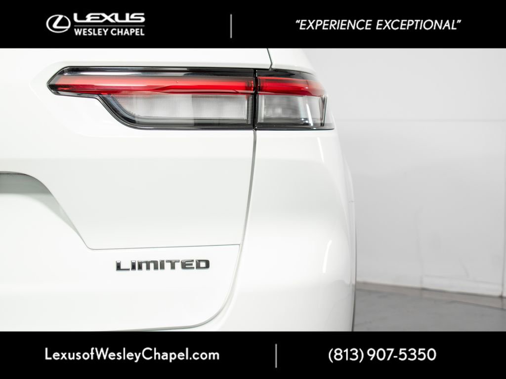 Used 2024 Jeep Grand Cherokee L Limited w/ Black Appearance Package RWD image 8