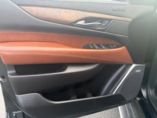 Used 2020 Cadillac Escalade Premium Luxury w/ Escalade Sport Edition AWD/4WD image 13