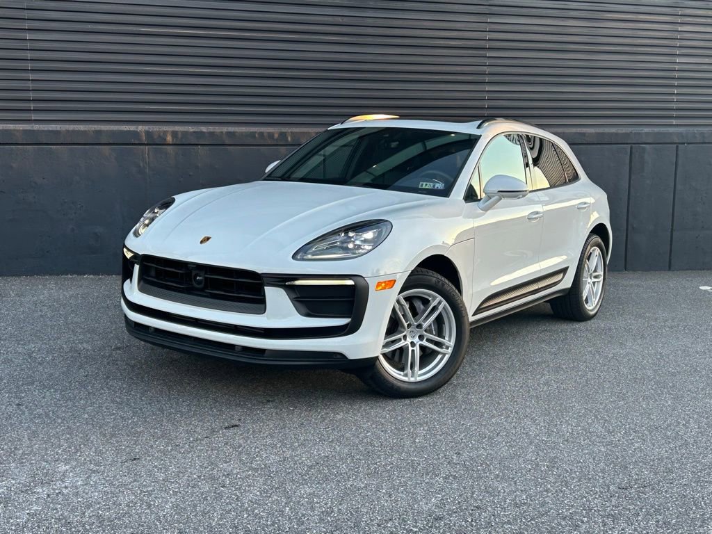 Certified 2025 Porsche Macan image 1