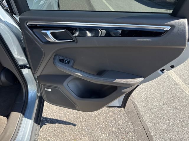 Used 2020 Porsche Macan AWD/4WD image 16