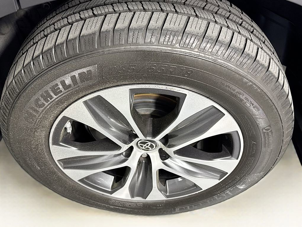 Used 2021 Toyota Highlander XLE image 27